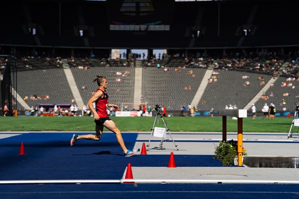 3000m Hindernis Wassergraben mit Nils Huhtakangas (LG Osnabrueck) waehrend der deutschen Leichtathletik-Meisterschaften im Olympiastadion am 26.06.2022 in Berlin